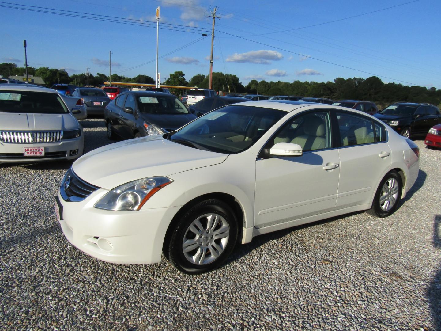 2012 White /Tan Nissan Altima 2.5 S (1N4AL2AP8CN) with an 2.5L L4 DOHC 16V engine, Automatic transmission, located at 15016 S Hwy 231, Midland City, AL, 36350, (334) 983-3001, 31.306210, -85.495277 - Photo#2